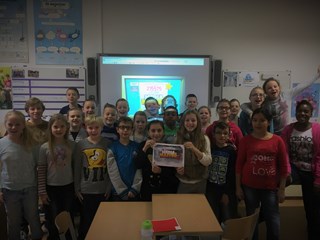 Leerlingen groep 7 De Kim met hun MediaMasters diploma